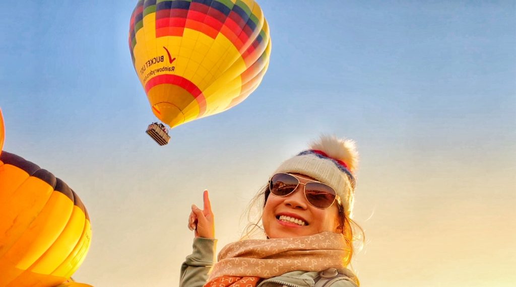 solo female see air balloon in Albuquerque