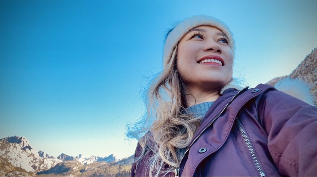 inspiring Vietnamese women travel solo with happy smile