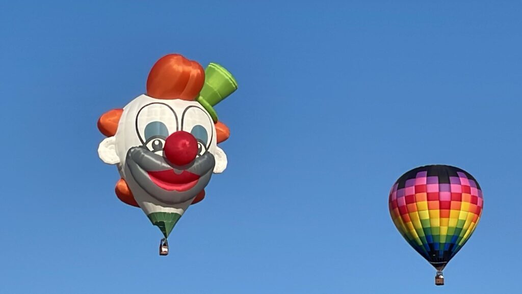 clown air balloon